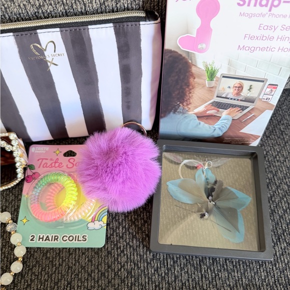 Bundle of 8 items - Victorias Secret Black and White Striped Pouch & Accessories - Picture 4 of 5